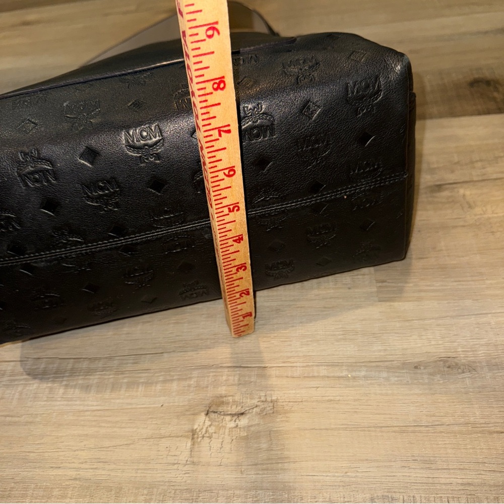 MCM Klara Large Black Leather Shoulder Bag - Picture 9 of 13
